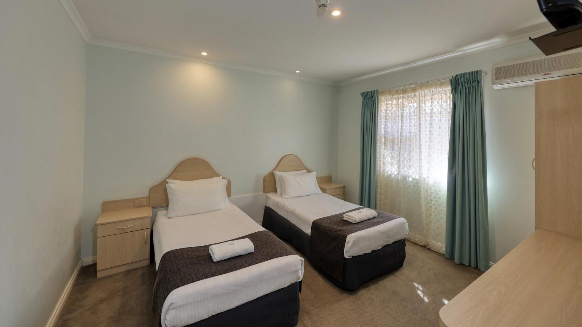 Charles Rasp Motor Inn & Cottages Broken Hill Exterior foto